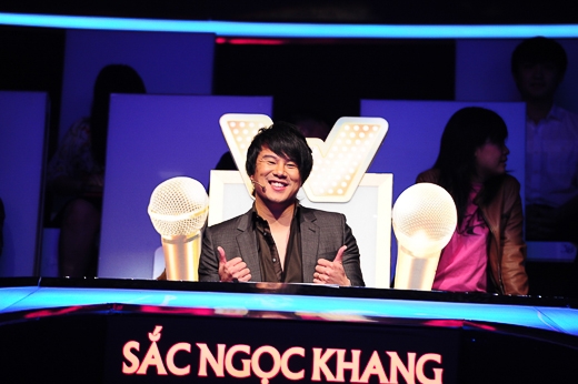 
	
	Nhạc sĩ Thanh Bùi ngồi 'ghế nóng' trong đêm chung kết “Tôi là người chiến thắng 2014”. 